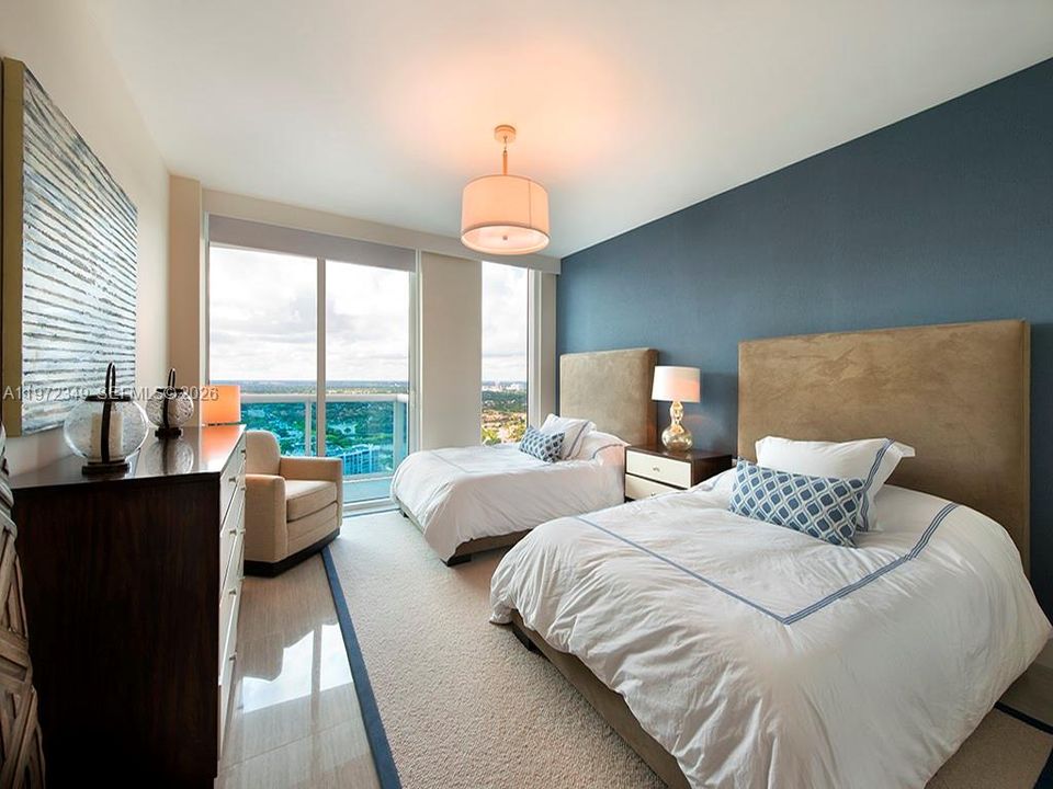 Activo con contrato: $2,950,000 (3 camas, 3 baños, 3395 Pies cuadrados)