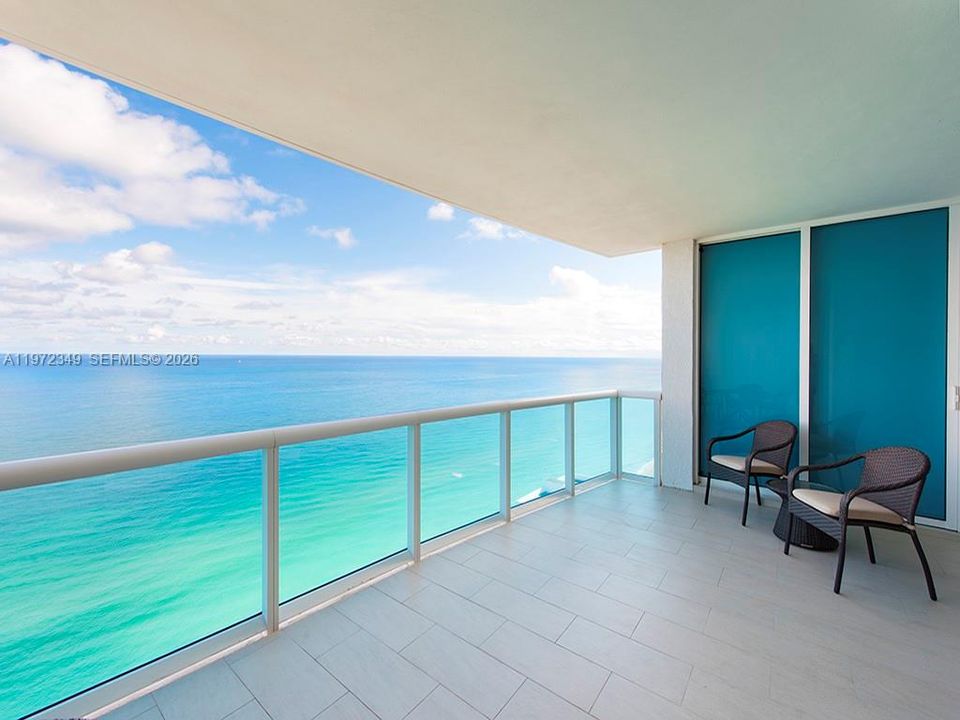 Activo con contrato: $2,950,000 (3 camas, 3 baños, 3395 Pies cuadrados)