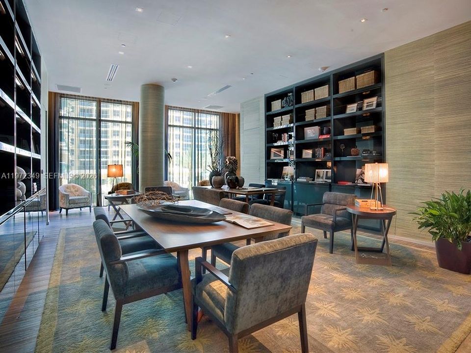 Activo con contrato: $2,950,000 (3 camas, 3 baños, 3395 Pies cuadrados)