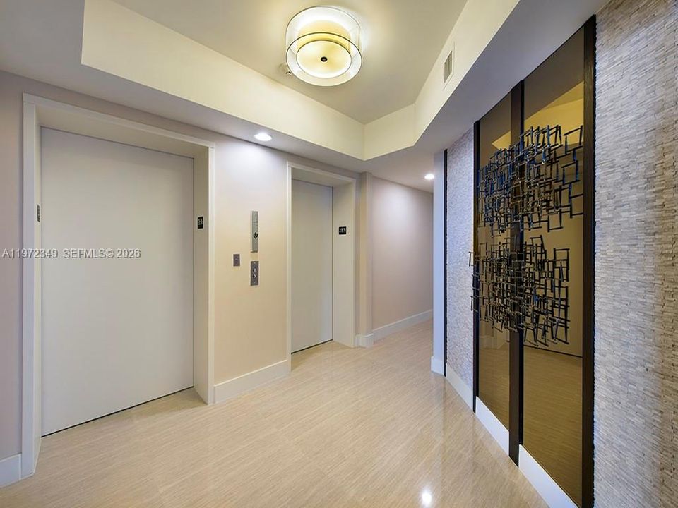 Activo con contrato: $2,950,000 (3 camas, 3 baños, 3395 Pies cuadrados)