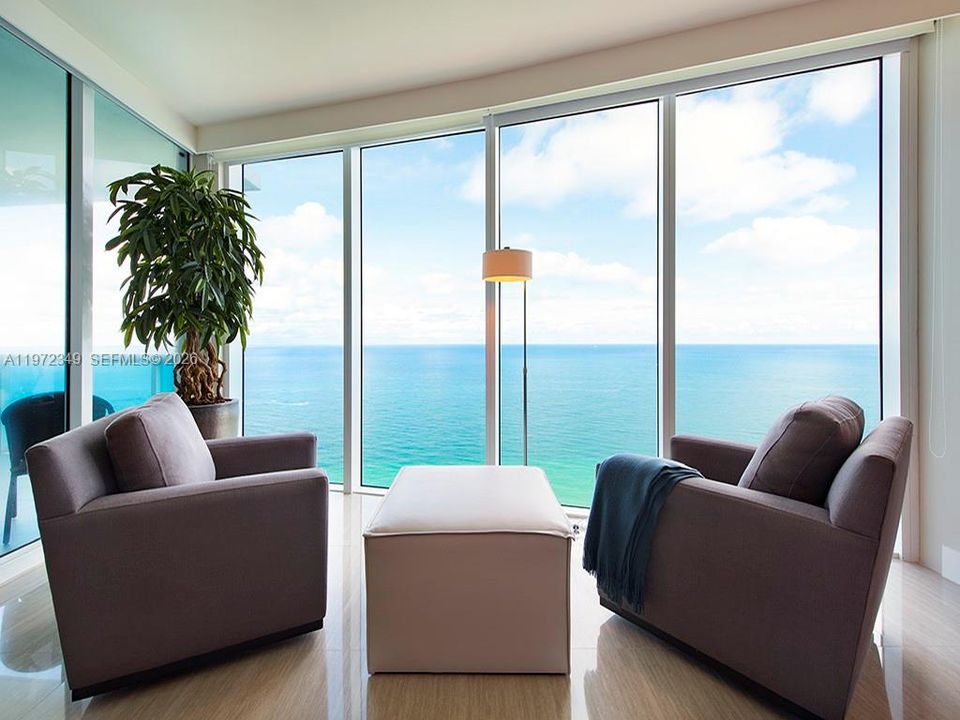 Activo con contrato: $2,950,000 (3 camas, 3 baños, 3395 Pies cuadrados)