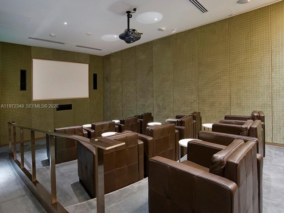 Activo con contrato: $2,950,000 (3 camas, 3 baños, 3395 Pies cuadrados)