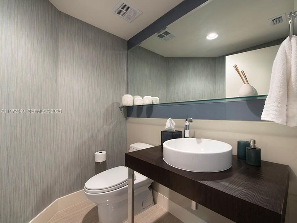 Activo con contrato: $2,950,000 (3 camas, 3 baños, 3395 Pies cuadrados)