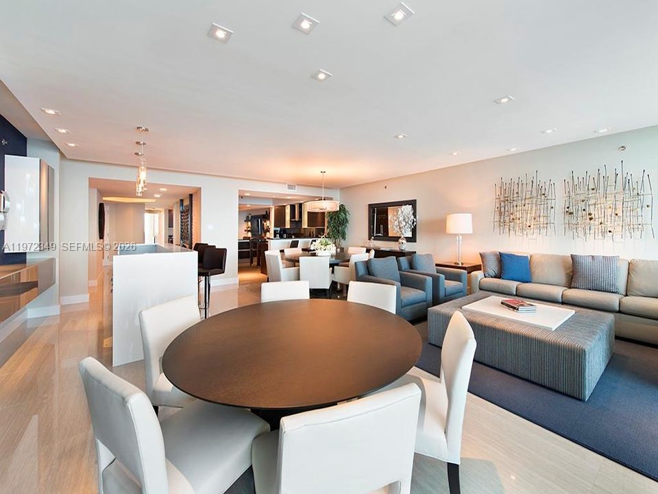 Activo con contrato: $2,950,000 (3 camas, 3 baños, 3395 Pies cuadrados)