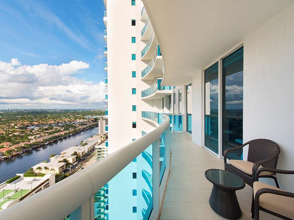Activo con contrato: $2,950,000 (3 camas, 3 baños, 3395 Pies cuadrados)