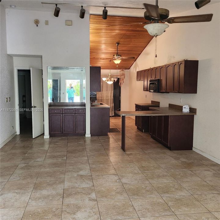 Recently Sold: $265,000 (2 beds, 2 baths, 1166 Square Feet)