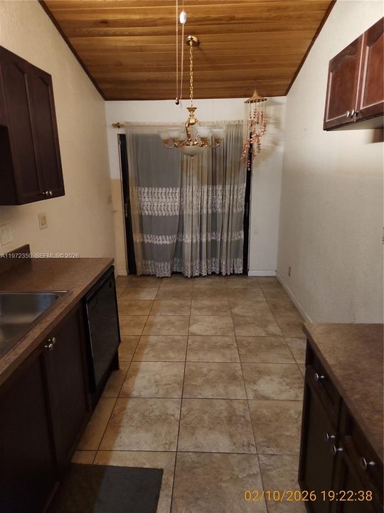 Recently Sold: $265,000 (2 beds, 2 baths, 1166 Square Feet)