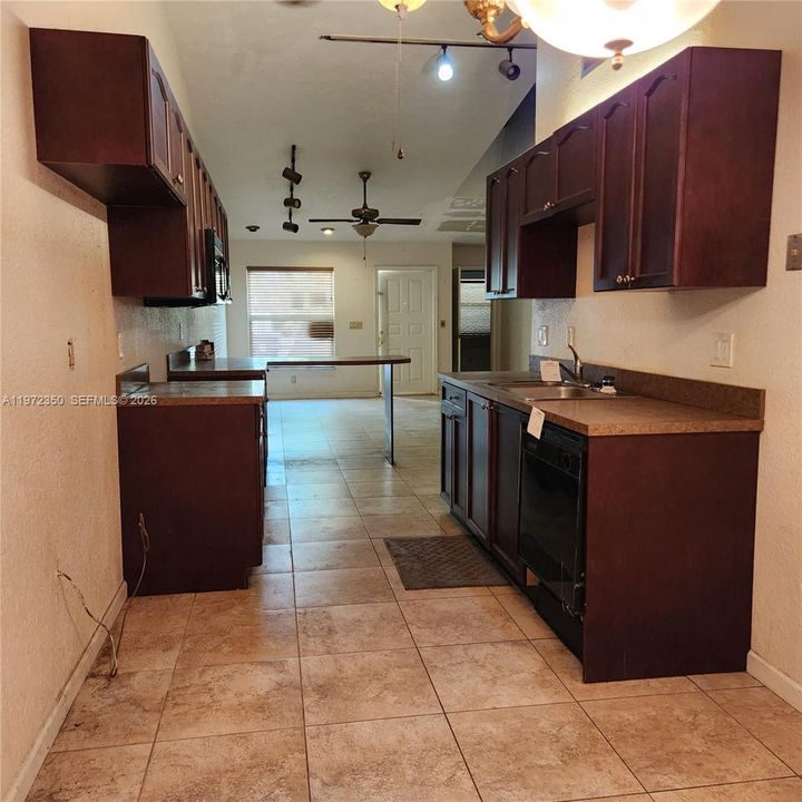 Recently Sold: $265,000 (2 beds, 2 baths, 1166 Square Feet)