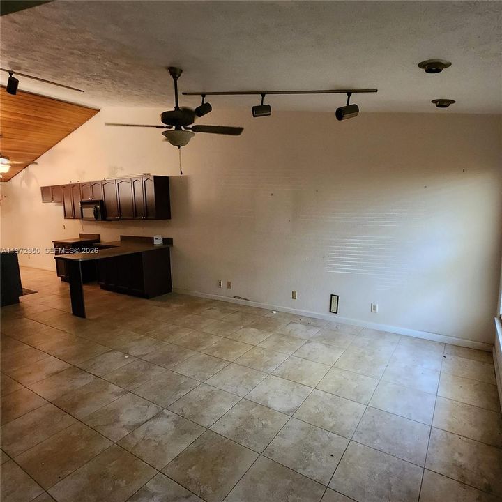 Recently Sold: $265,000 (2 beds, 2 baths, 1166 Square Feet)