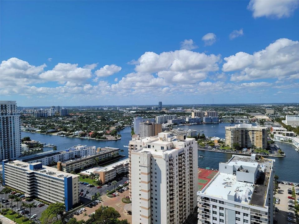 For Sale: $1,200,000 (3 beds, 3 baths, 1571 Square Feet)