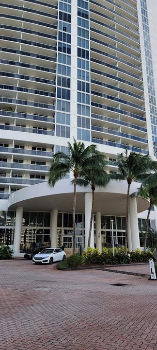 For Sale: $1,200,000 (3 beds, 3 baths, 1571 Square Feet)