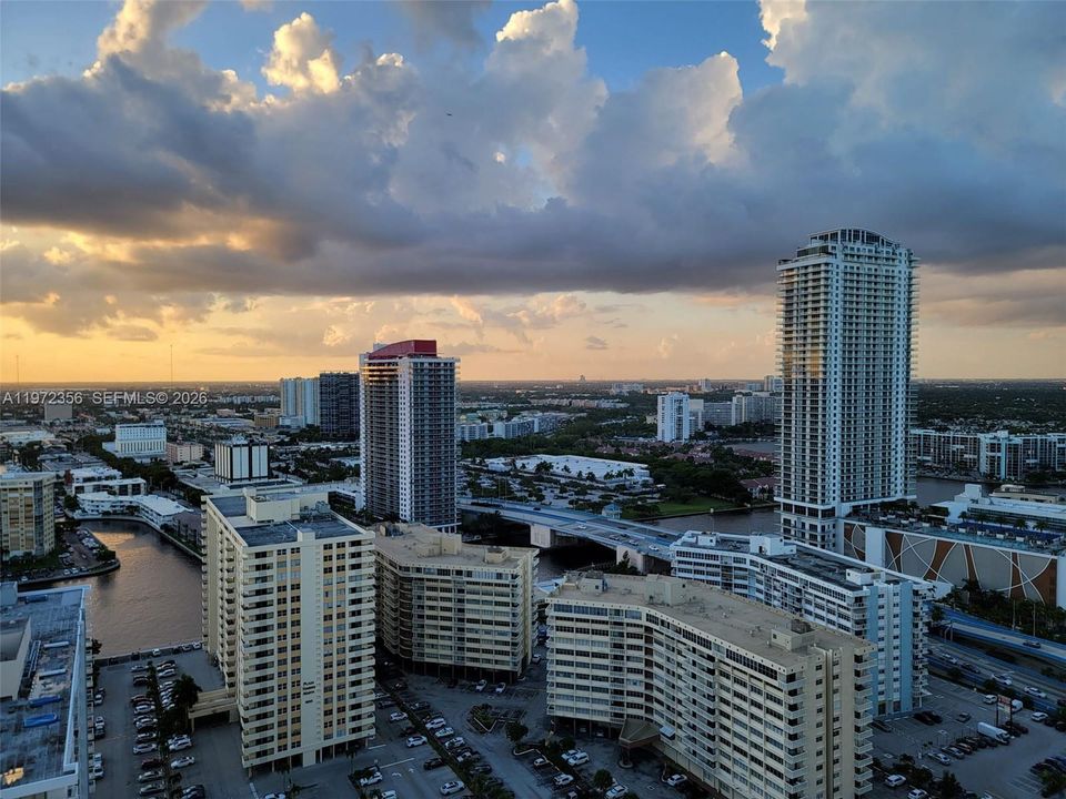 For Sale: $1,200,000 (3 beds, 3 baths, 1571 Square Feet)