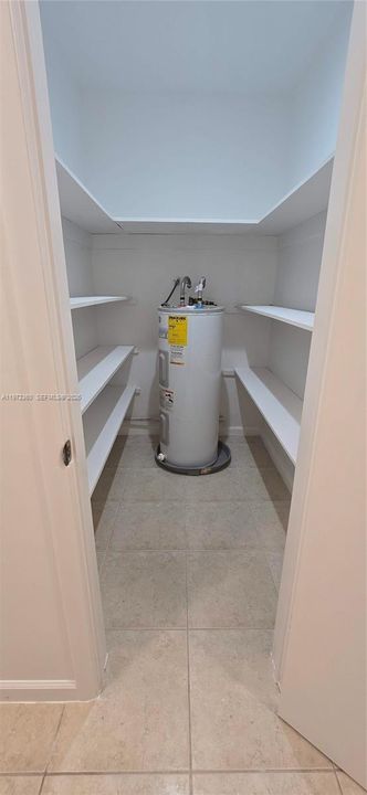For Rent: $6,500 (4 beds, 2 baths, 2407 Square Feet)