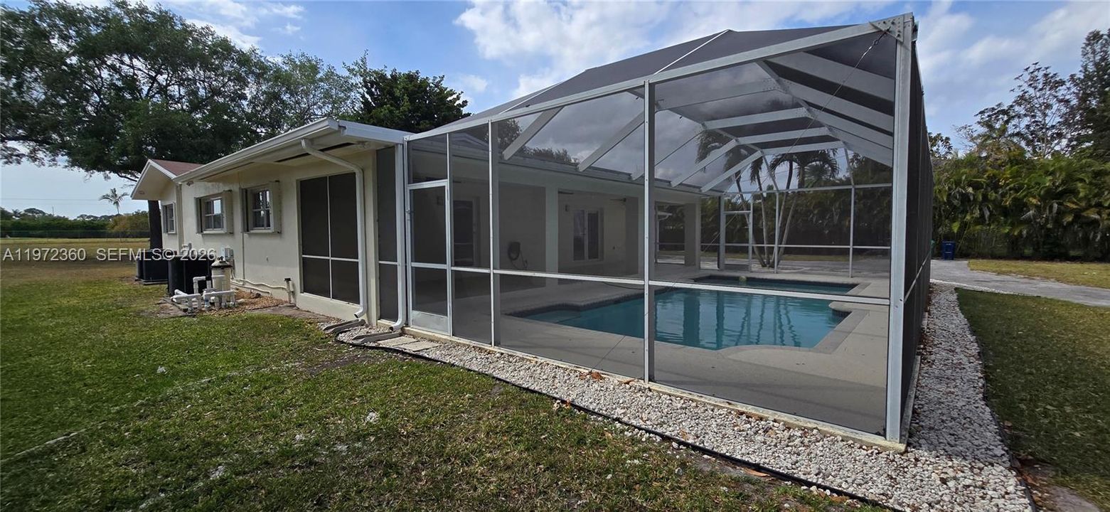 For Rent: $6,500 (4 beds, 2 baths, 2407 Square Feet)