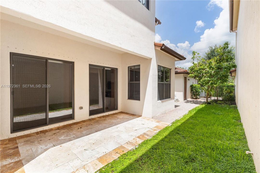En Renta: $4,950 (3 camas, 2 baños, 1654 Pies cuadrados)