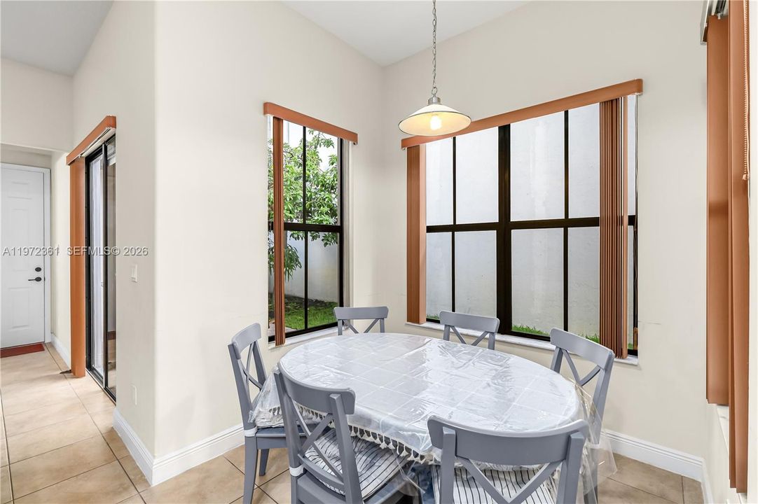 En Renta: $4,950 (3 camas, 2 baños, 1654 Pies cuadrados)