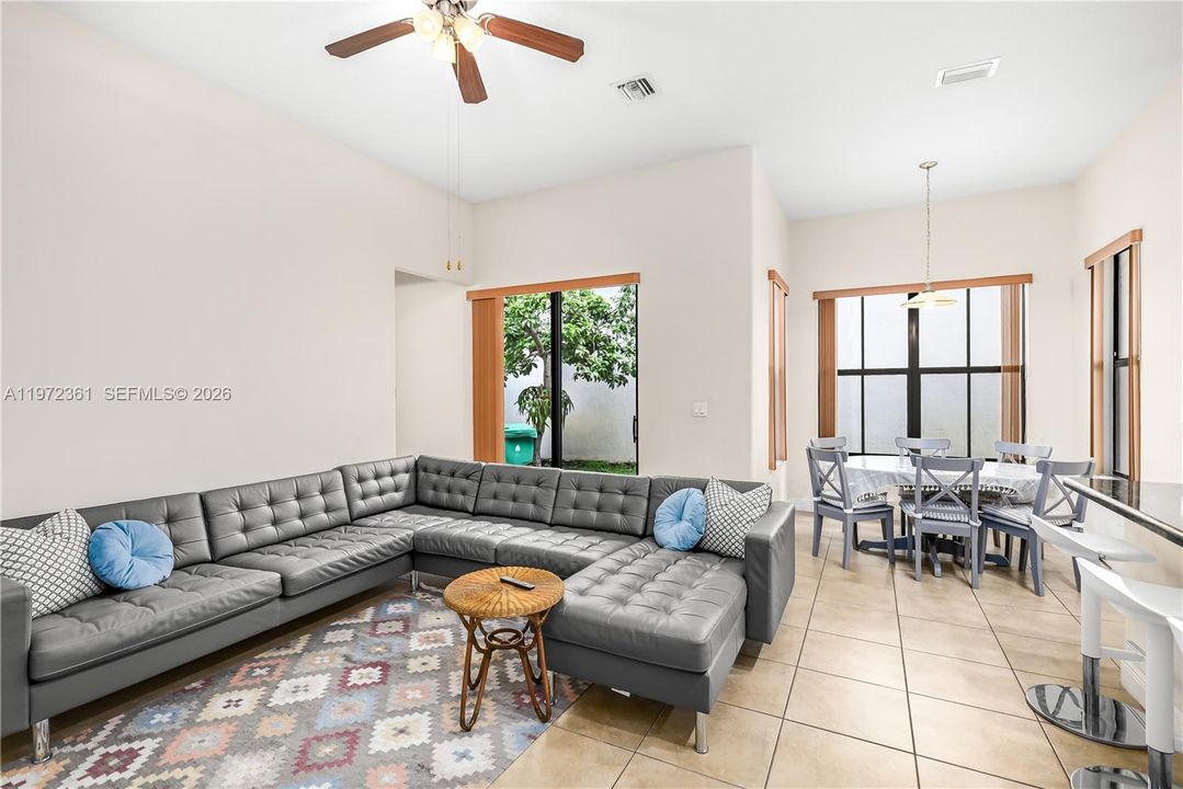 En Renta: $4,950 (3 camas, 2 baños, 1654 Pies cuadrados)