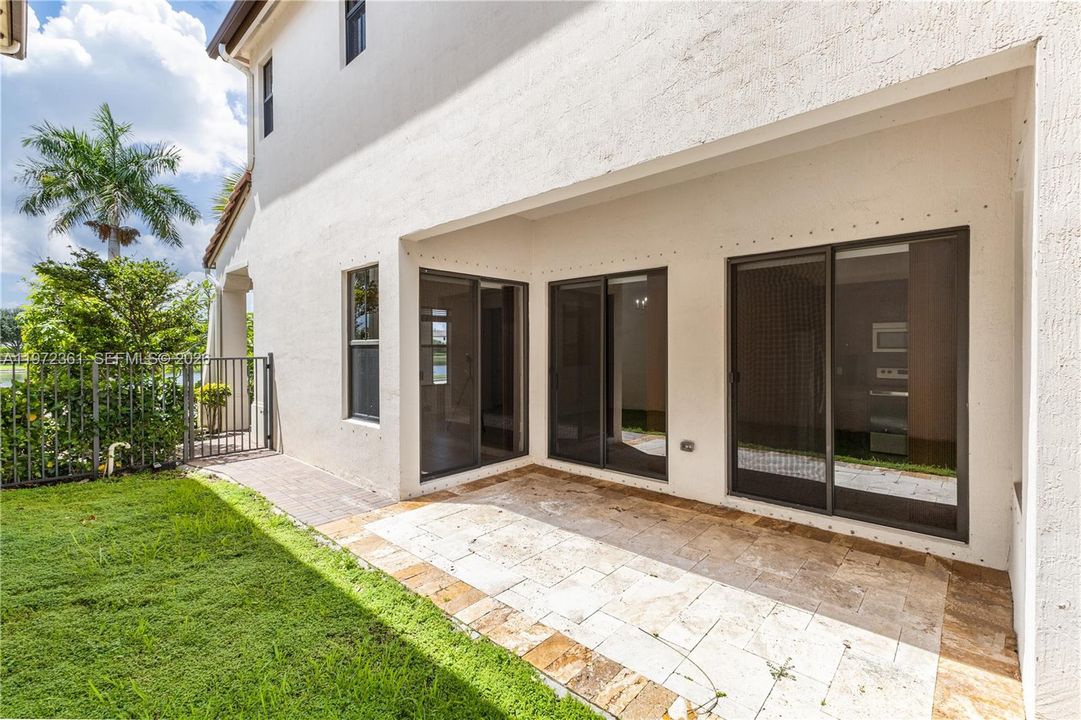 En Renta: $4,950 (3 camas, 2 baños, 1654 Pies cuadrados)