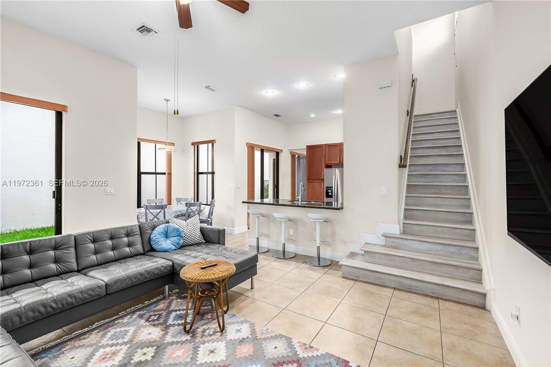 En Renta: $4,950 (3 camas, 2 baños, 1654 Pies cuadrados)