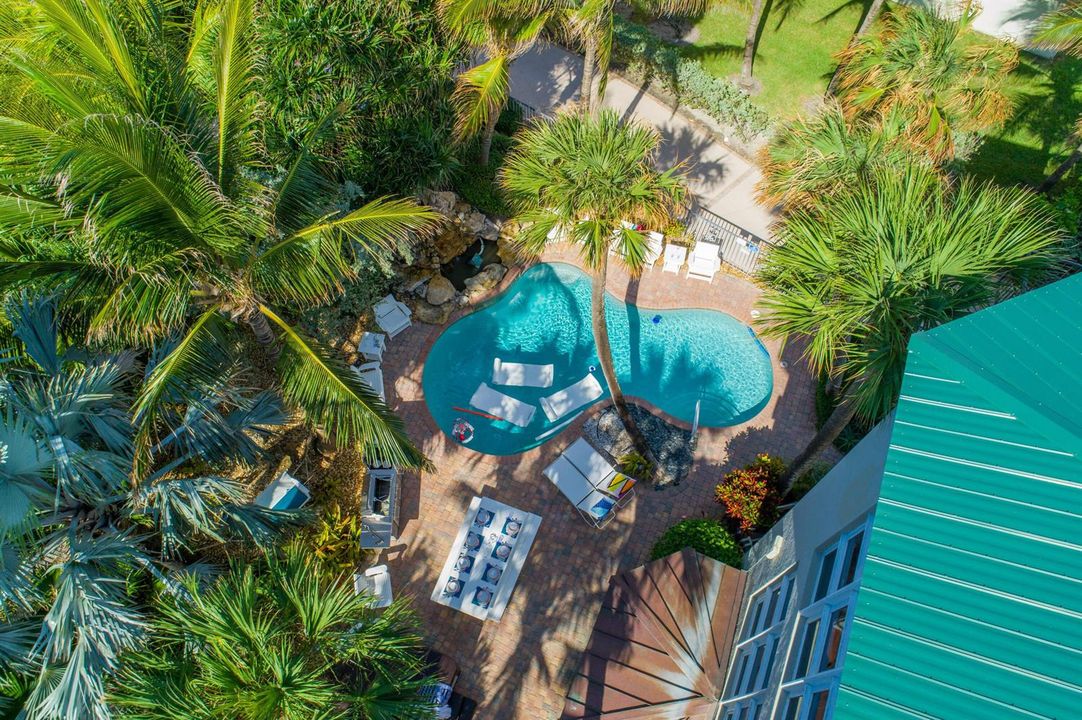Overhead pool