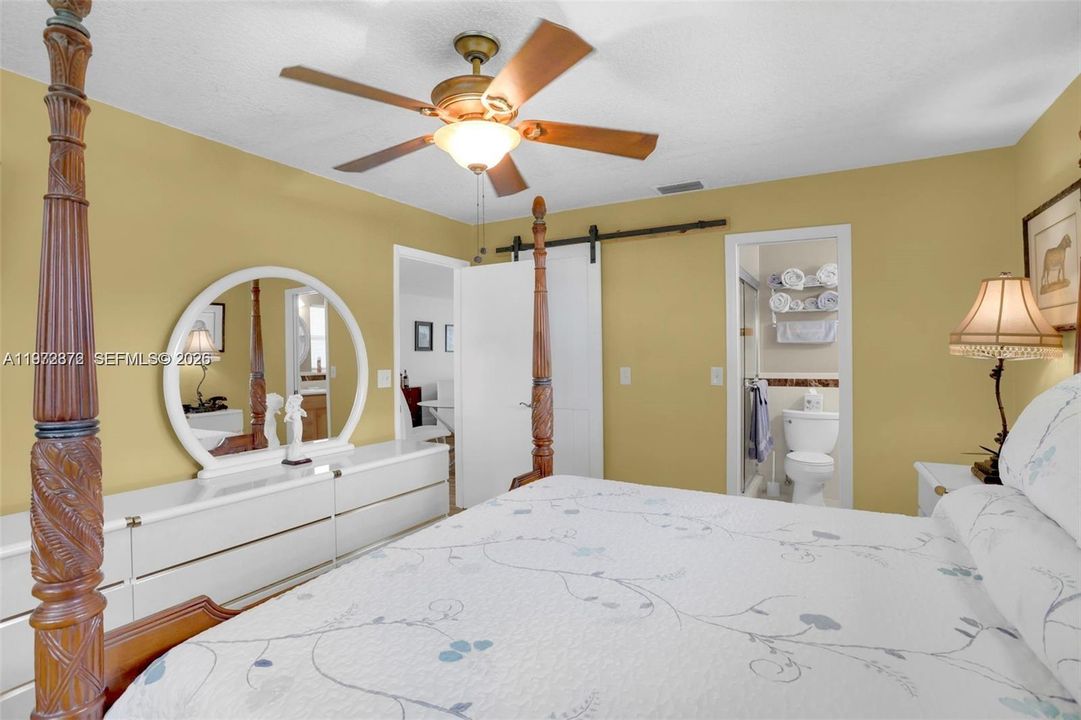 For Sale: $285,000 (2 beds, 2 baths, 950 Square Feet)