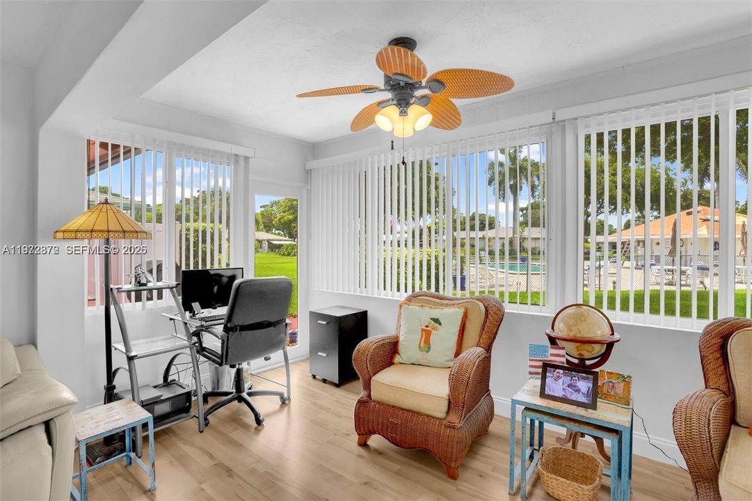 For Sale: $285,000 (2 beds, 2 baths, 950 Square Feet)