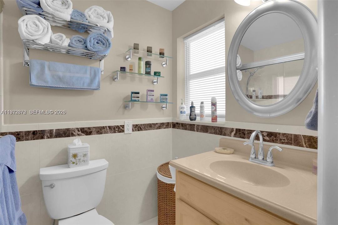 For Sale: $285,000 (2 beds, 2 baths, 950 Square Feet)
