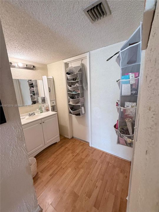 En Venta: $115,000 (1 camas, 1 baños, 925 Pies cuadrados)