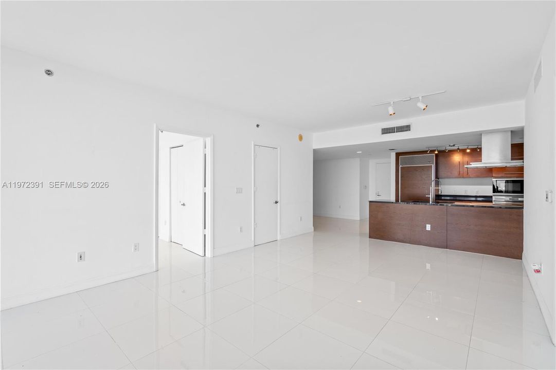 For Sale: $994,000 (2 beds, 2 baths, 1450 Square Feet)