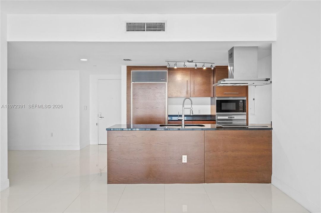 For Sale: $994,000 (2 beds, 2 baths, 1450 Square Feet)