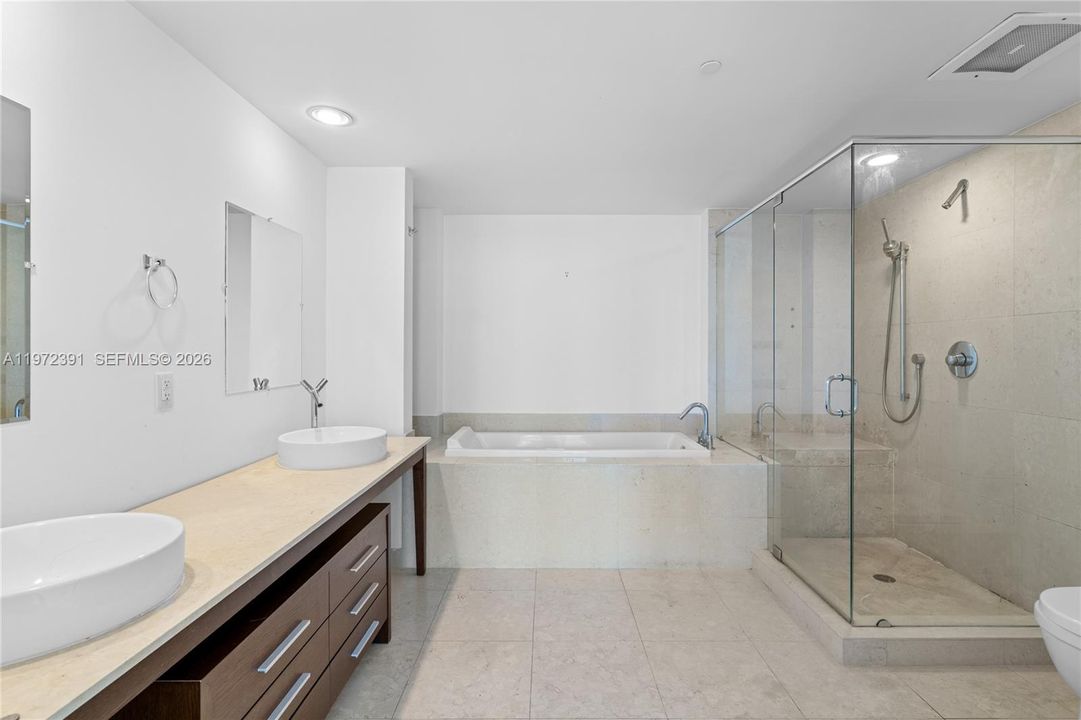 For Sale: $994,000 (2 beds, 2 baths, 1450 Square Feet)