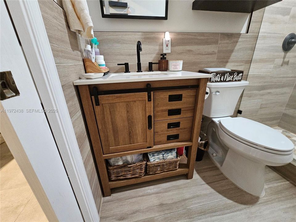 合同活跃: $345,000 (2 贝兹, 2 浴室, 1074 平方英尺)