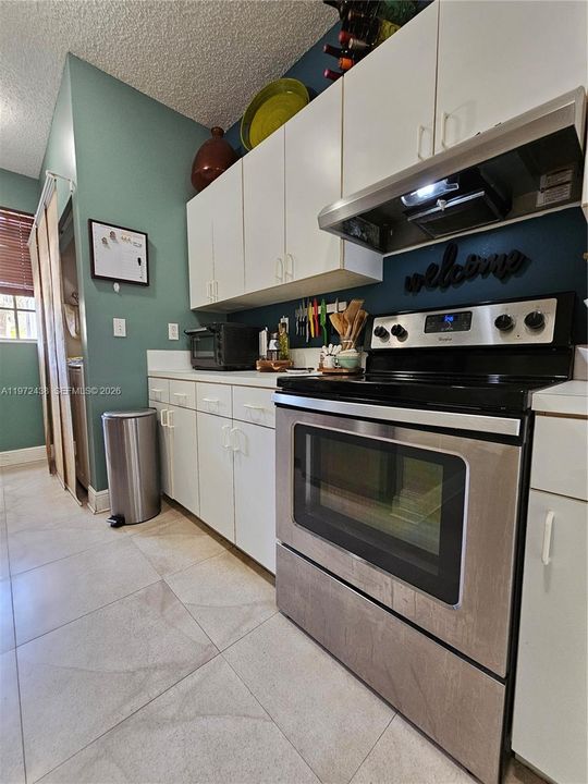 合同活跃: $345,000 (2 贝兹, 2 浴室, 1074 平方英尺)