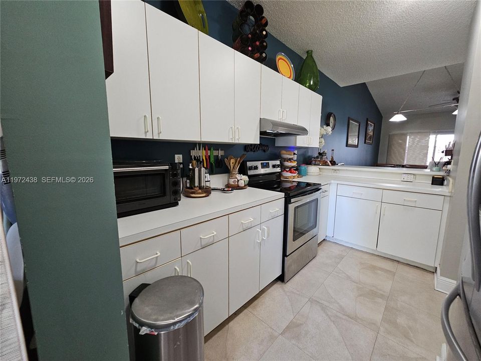 合同活跃: $345,000 (2 贝兹, 2 浴室, 1074 平方英尺)