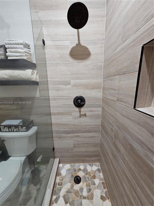 合同活跃: $345,000 (2 贝兹, 2 浴室, 1074 平方英尺)