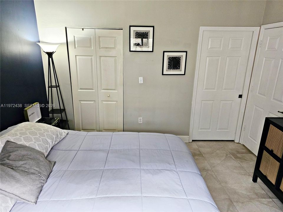 合同活跃: $345,000 (2 贝兹, 2 浴室, 1074 平方英尺)