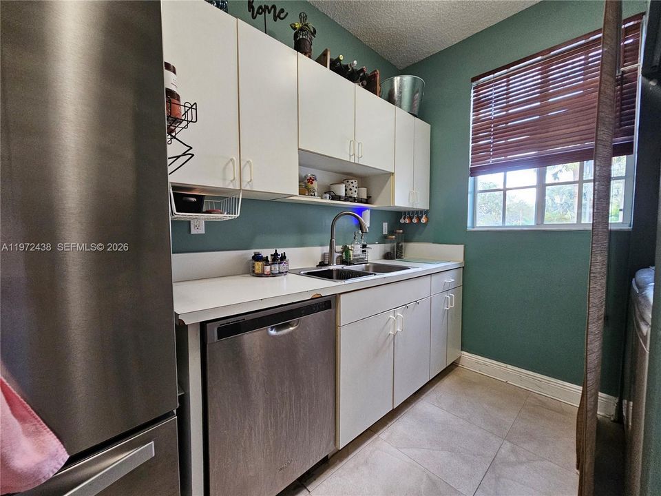 合同活跃: $345,000 (2 贝兹, 2 浴室, 1074 平方英尺)