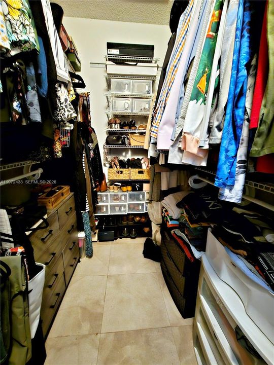 合同活跃: $345,000 (2 贝兹, 2 浴室, 1074 平方英尺)