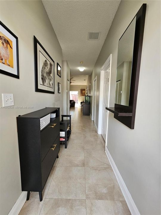 合同活跃: $345,000 (2 贝兹, 2 浴室, 1074 平方英尺)