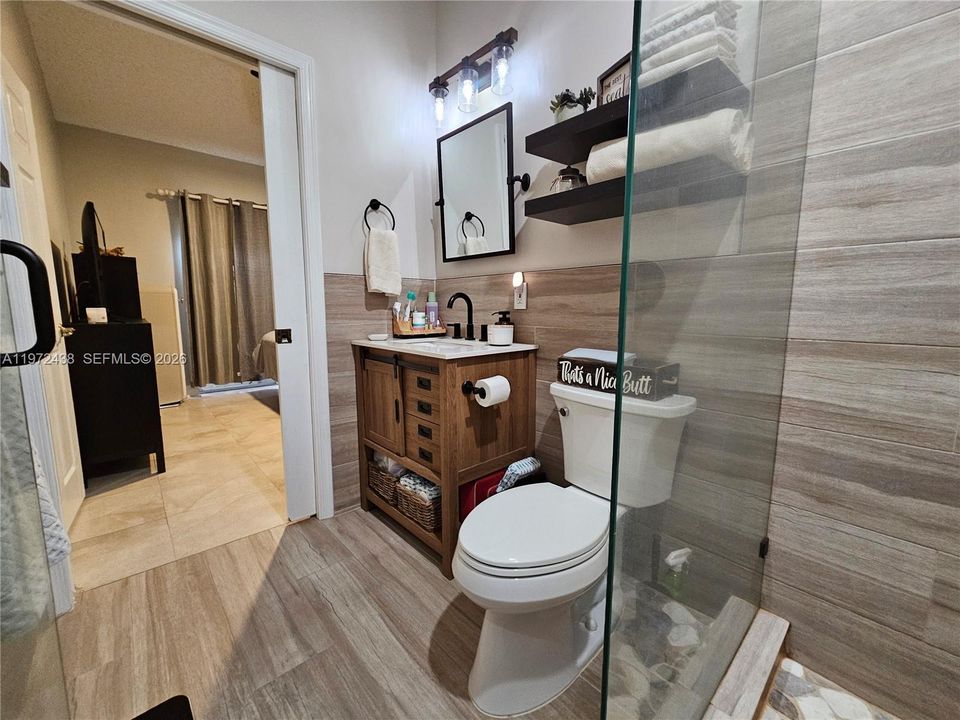 合同活跃: $345,000 (2 贝兹, 2 浴室, 1074 平方英尺)