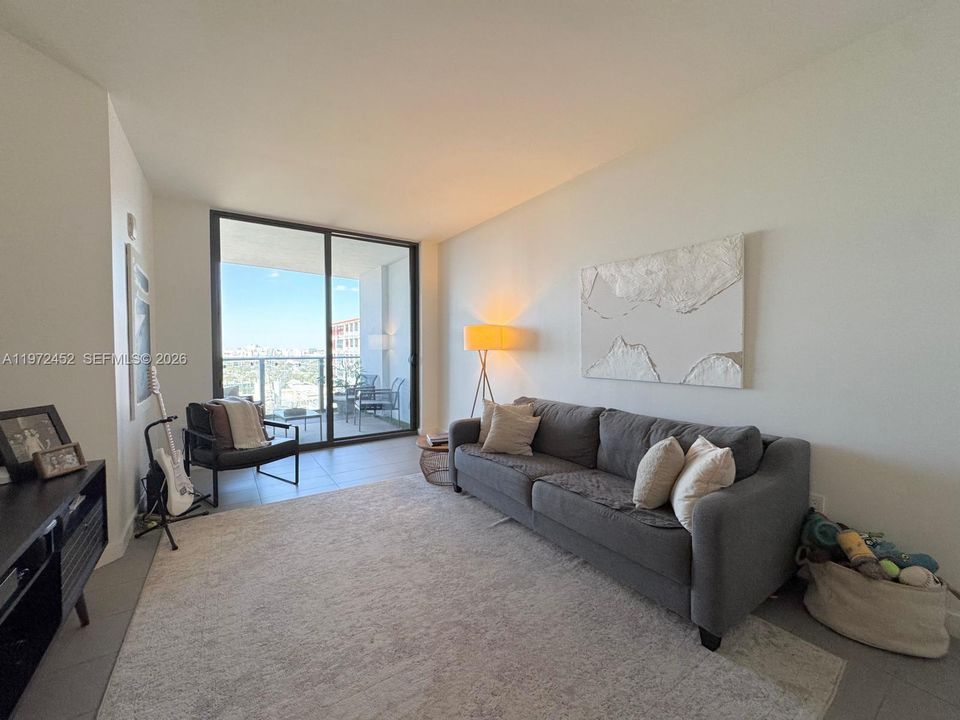 En Venta: $423,000 (1 camas, 1 baños, 857 Pies cuadrados)