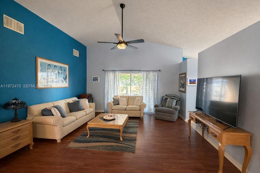 For Sale: $134,900 (2 beds, 2 baths, 1530 Square Feet)