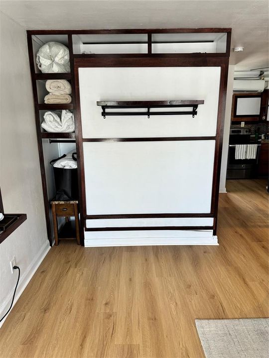 Murphy Bed / Storage shelves ...