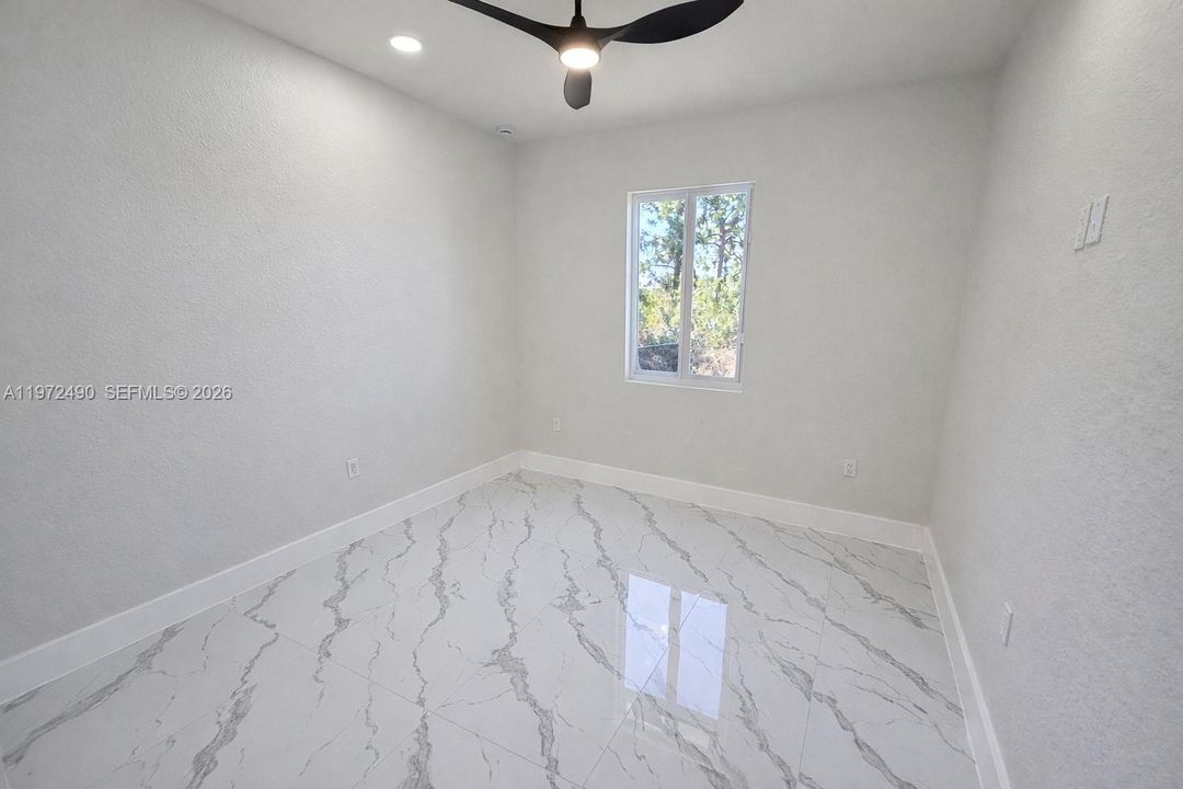 For Rent: $1,750 (3 beds, 2 baths, 1200 Square Feet)