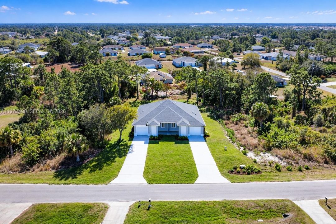 For Rent: $1,750 (3 beds, 2 baths, 1200 Square Feet)