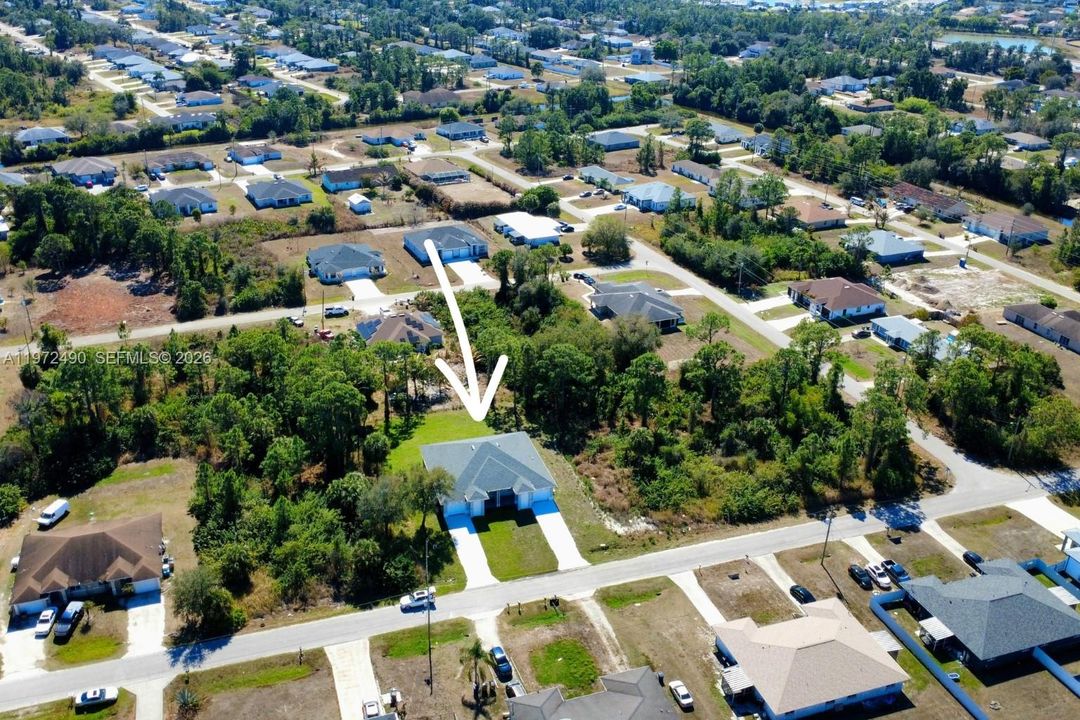 For Rent: $1,750 (3 beds, 2 baths, 1200 Square Feet)