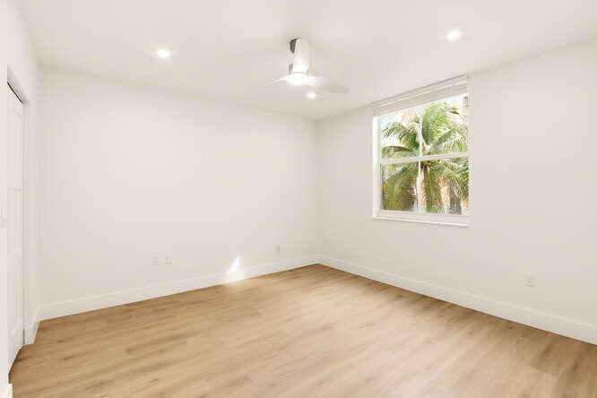 720 S Sapodilla Ave Unit 304-small-023-0
