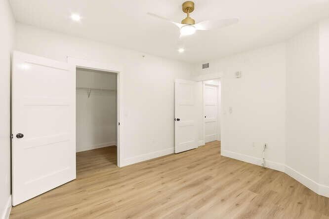 720 S Sapodilla Ave Unit 304-small-031-0