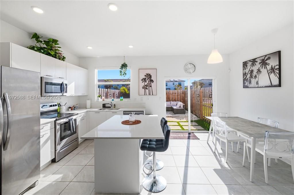 For Sale: $519,900 (3 beds, 3 baths, 1328 Square Feet)
