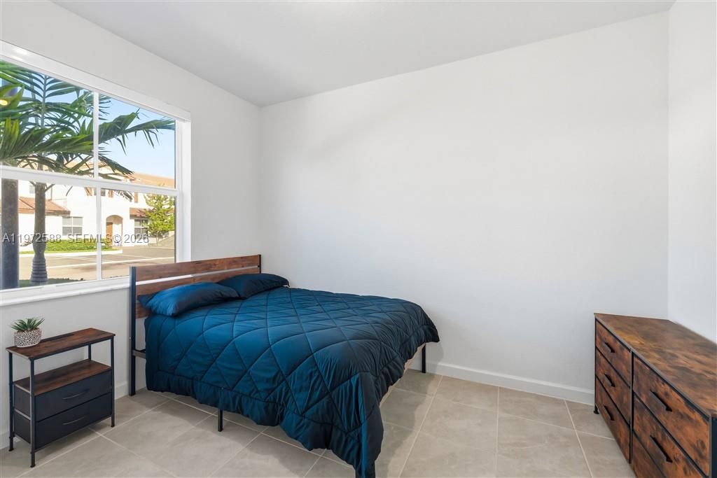 For Sale: $519,900 (3 beds, 3 baths, 1328 Square Feet)